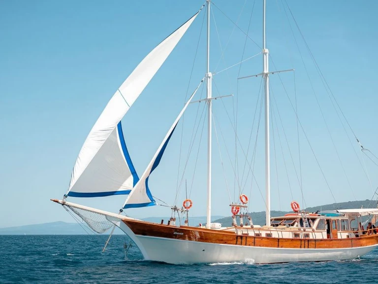 Noleggiare una Custom Made Sv. Donat a Bossoglina