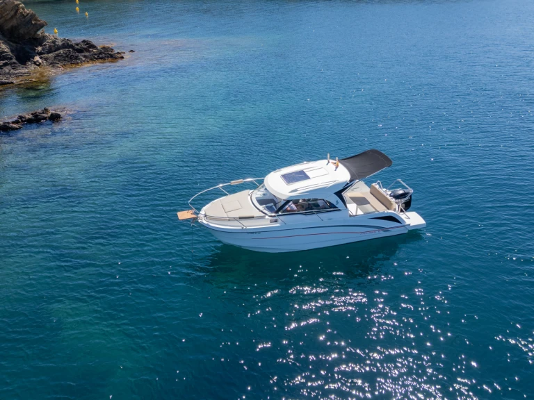 Noleggiare una Bénéteau Antares 8 OB a Cadaqués