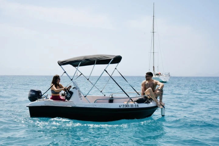 Noleggio Barca a motore con o senza skipper Astec a Playa Blanca