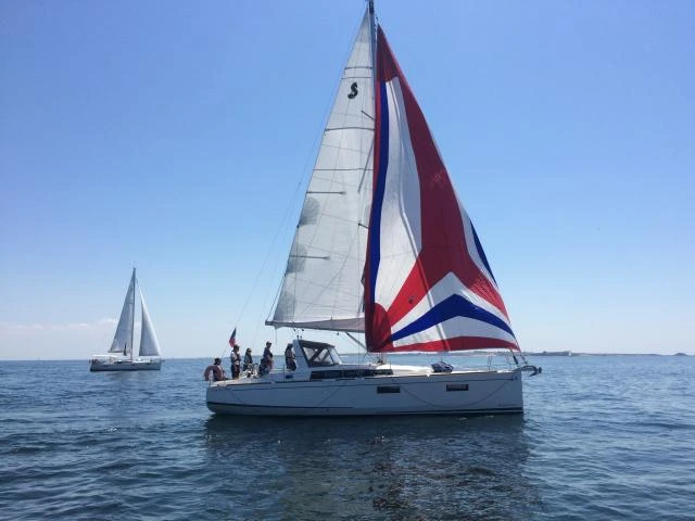 Noleggiare una Bénéteau Oceanis 38.1 a Saint-Gildas-de-Rhuys