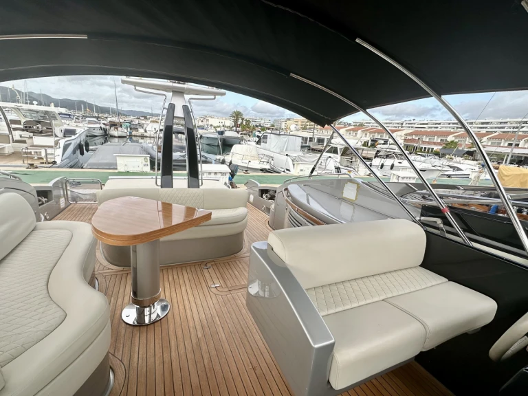 Noleggio Barca a motore Riva con patente nautica