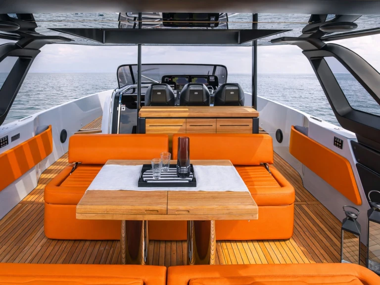 Noleggio Barca a motore con o senza skipper Cranchi a Portisco