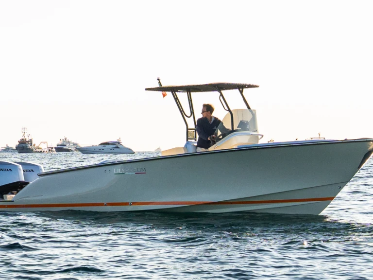 Barca a motore a noleggio a Cascais al miglior prezzo