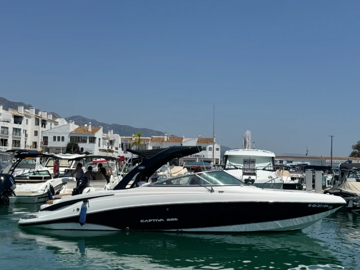 Noleggio Barca a motore con o senza skipper Rinker a Marbella