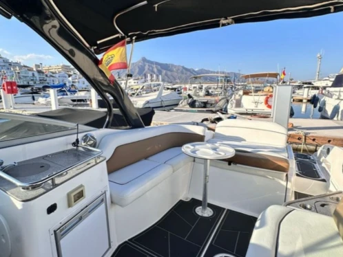 Noleggio Barca a motore Rinker con patente nautica