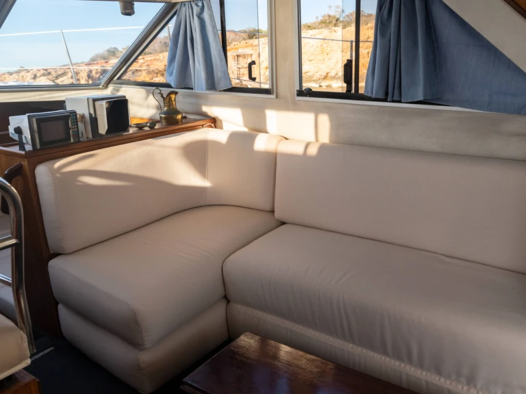 Barca a motore a noleggio a Sant Antoni de Portmany al miglior prezzo