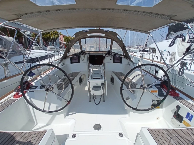 Noleggio Barca a vela Jeanneau con patente nautica