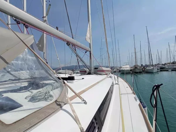 Noleggiare una Jeanneau Sun Odyssey 439 (4 cab.) a Lefkáda