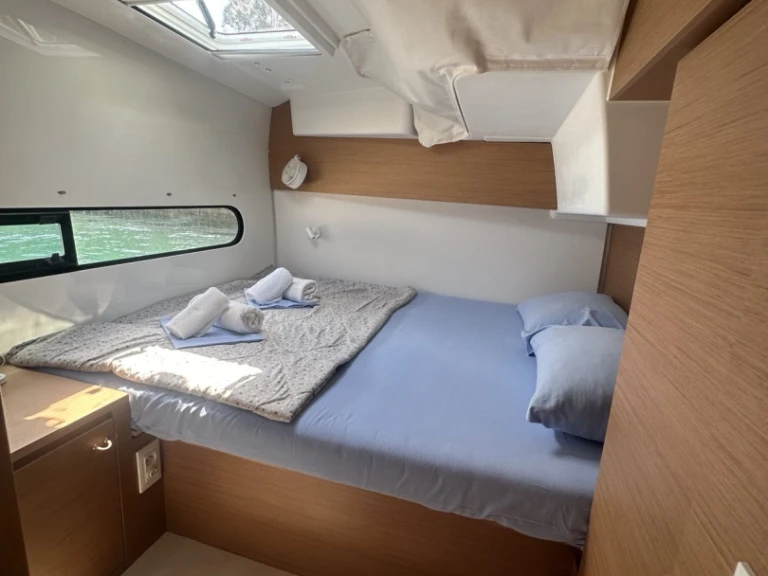 Catamarano a noleggio a Tivat al miglior prezzo