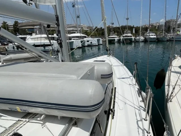 Noleggiare una Bavaria Bavaria C42 (3 cab.) a Álimos