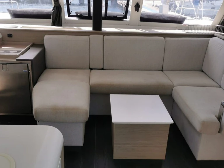 Noleggiare una Fountaine Pajot Isla 40 (5 cab.) a Propriano