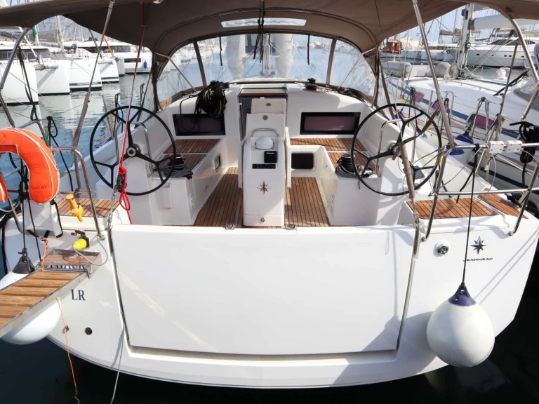 Noleggio Barca a vela Jeanneau con patente nautica