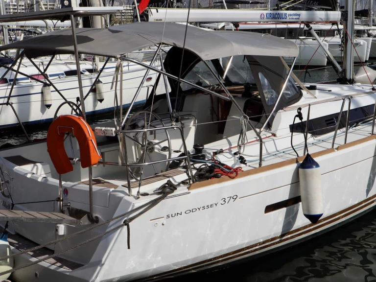 Noleggio Barca a vela Jeanneau con patente nautica