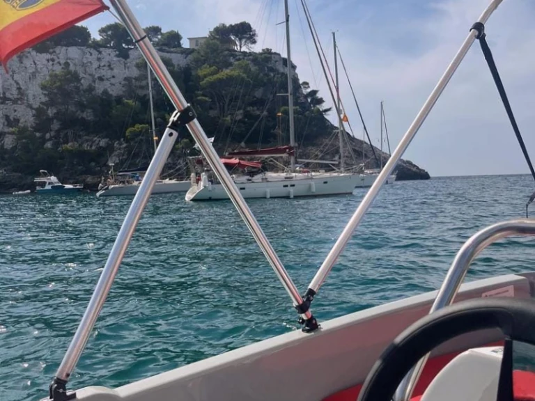 Barca a motore a noleggio a Cala Galdana al miglior prezzo