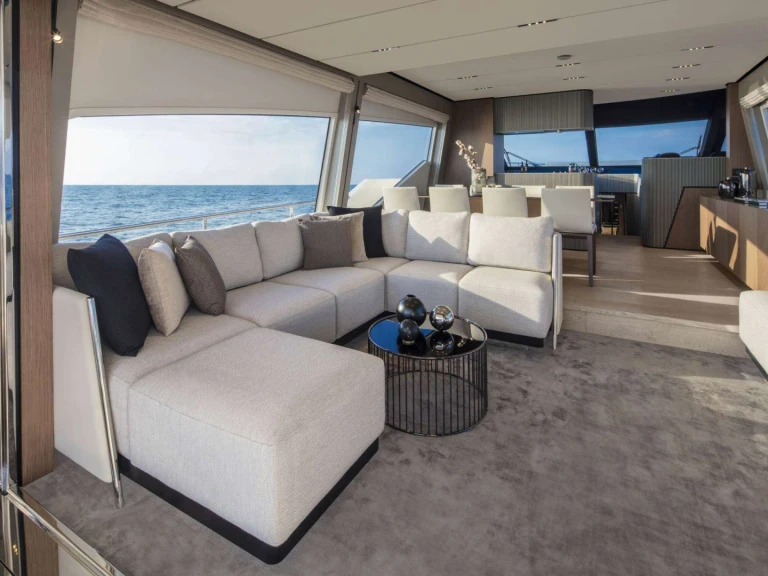Noleggio Yacht di lusso Ferretti con patente nautica