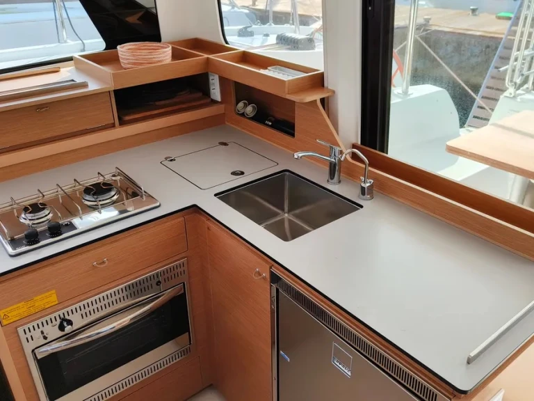 Noleggio Catamarano Excess con patente nautica