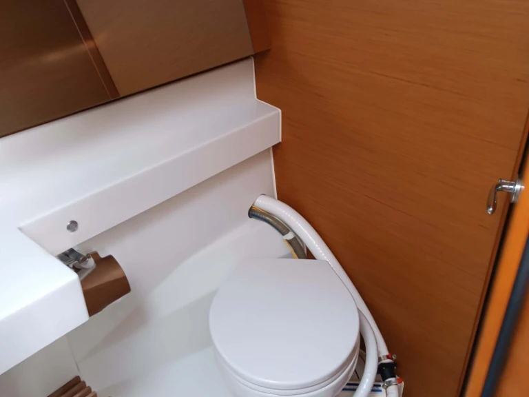 Jeanneau Sun Odyssey 440 da affittare a  Gouviá