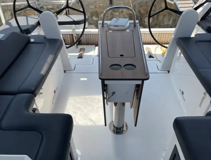 Noleggio barche Álimos economico Bavaria C42 (3 cab.)