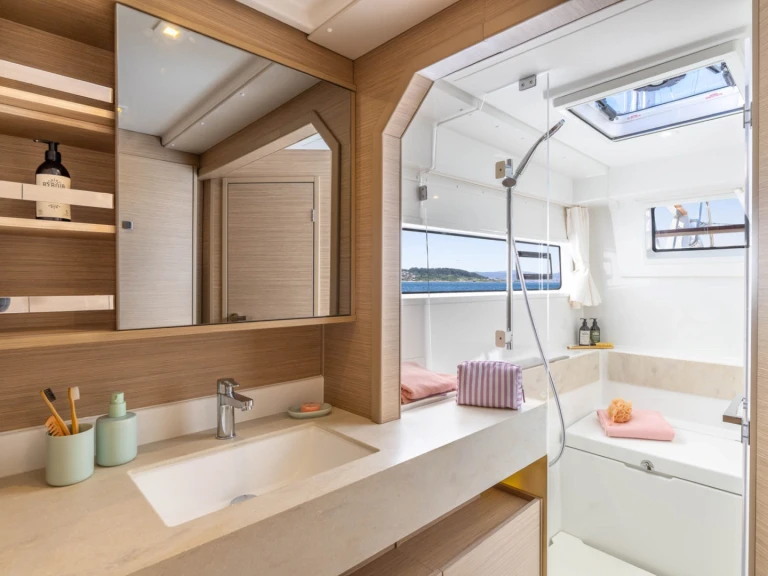 Noleggio Catamarano Lagoon con patente nautica