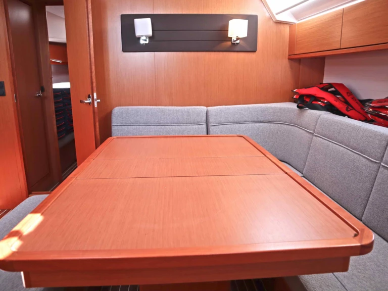 Bavaria Cruiser 46 da affittare a  Álimos