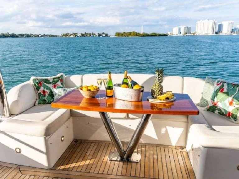 Noleggio a New York (Citta) – Sunseeker Asha su SamBoat