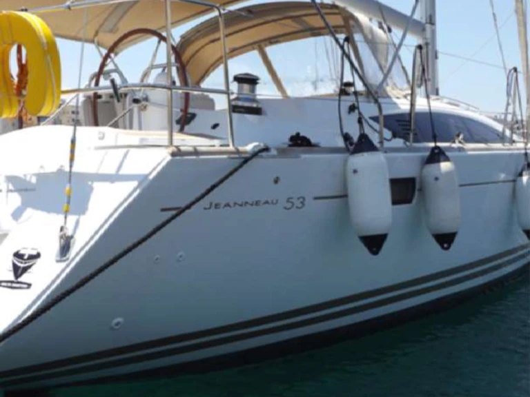 Noleggio Barca a vela Jeanneau con patente nautica