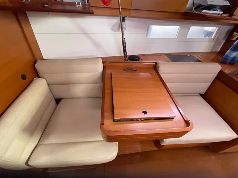 Noleggio Barca a vela a Álimos – Dufour Dufour 410 GL (3 cab.)