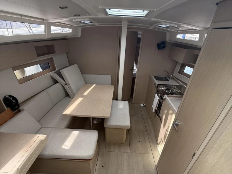 Bénéteau Oceanis 37.1 (3 cab.) da affittare a  Lefkáda