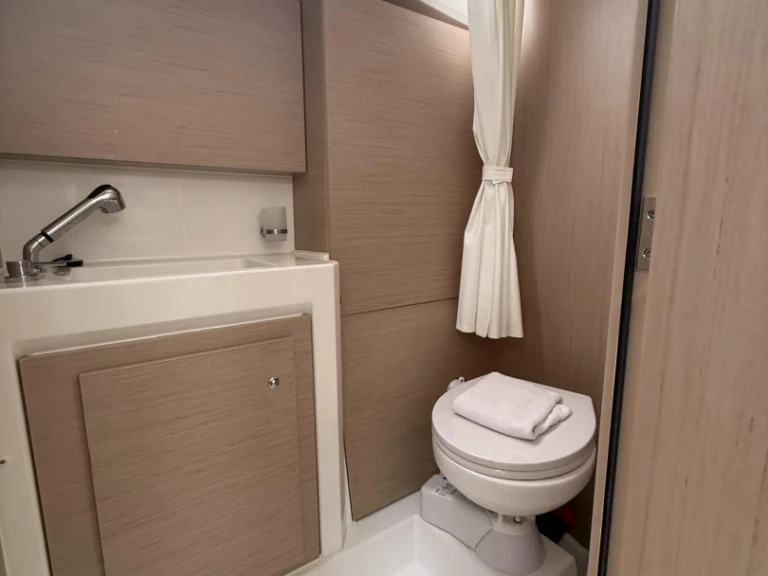 Noleggiare una Bénéteau Oceanis 37.1 (3 cab.) a Lefkáda