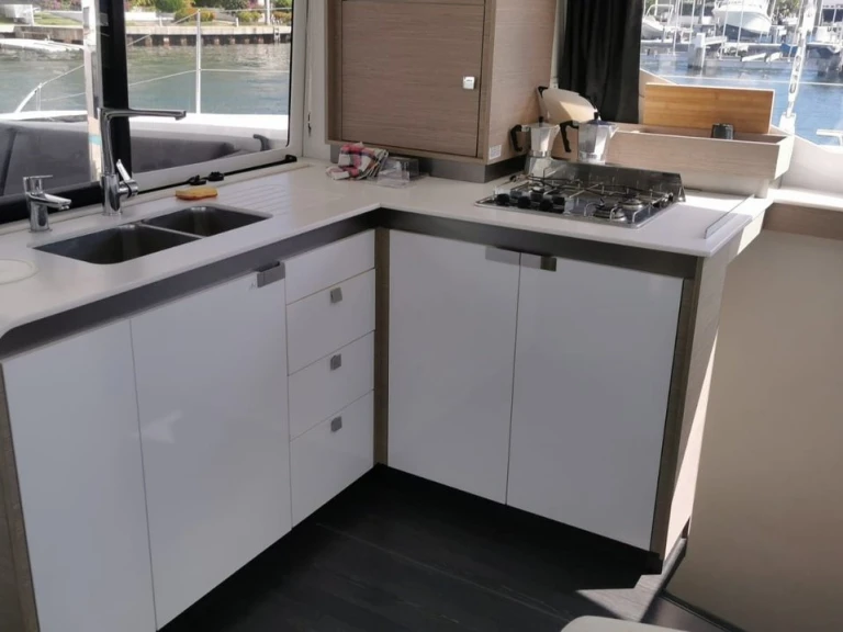 Noleggio Catamarano Fountaine Pajot con patente nautica
