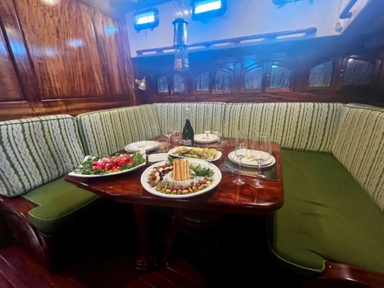 Noleggiare una Covey Island Boatworks TREE OF LIFE a Newport