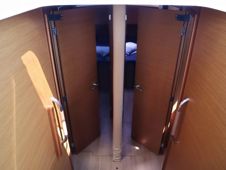 Noleggio barche Jeanneau Sun Loft 47 (7 cab.) a Néa Péramos su Samboat