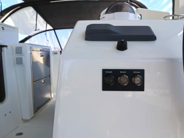 Noleggio a Néa Péramos – Jeanneau Sun Loft 47 (7 cab.) su SamBoat