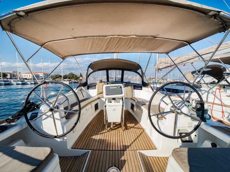 Noleggio barche Jeanneau Sun Odyssey 439 a Lávrio su Samboat