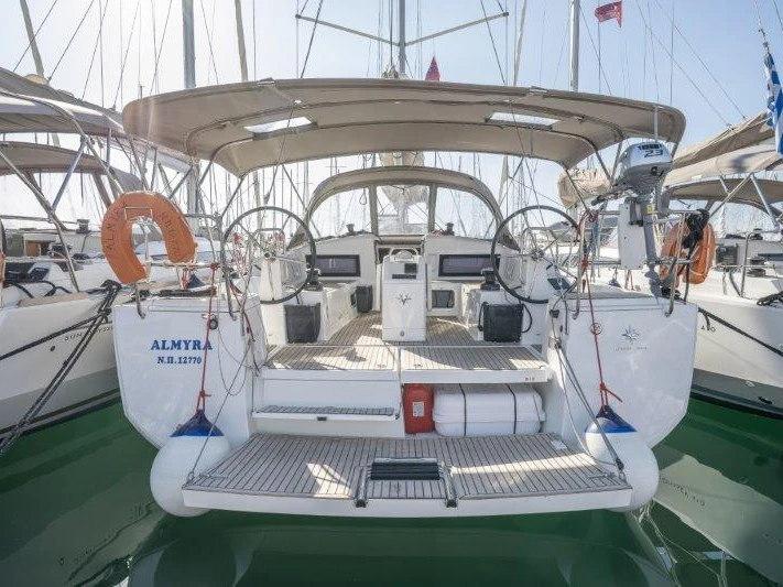 Noleggiare una Jeanneau Sun Odyssey 440 a Néa Péramos