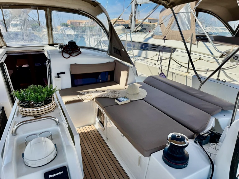 Noleggiare una Jeanneau Sun Odyssey 490 a Néa Péramos