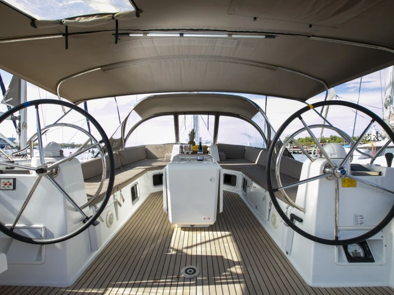 Noleggio Barca a vela Jeanneau con patente nautica