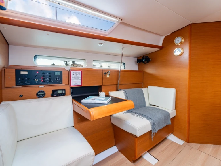 Noleggio barche Jeanneau Sun Odyssey 439 a Lávrio su Samboat