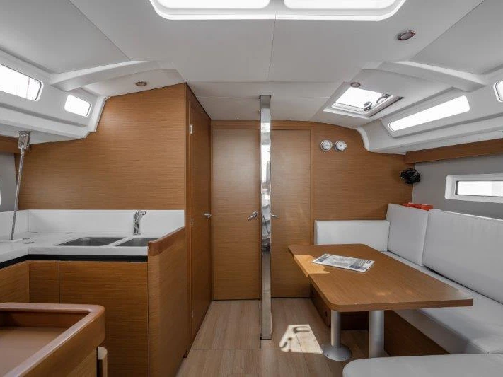 Noleggio barche Jeanneau Sun Odyssey 440 a Néa Péramos su Samboat