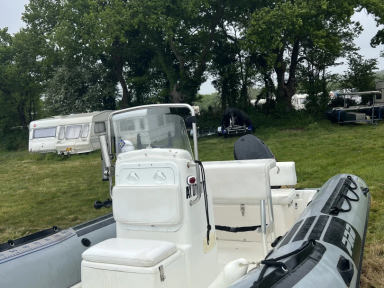 Noleggio barche Zodiac Pro 12 Man a Larmor-Baden su Samboat