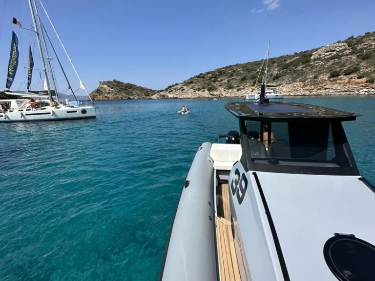 Noleggio a Adámas – ZEN MARINE ZEN 39 su SamBoat