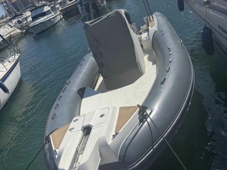 Noleggio barche Capelli Tempest 775 Open a Fréjus su Samboat
