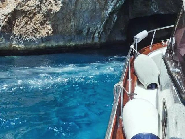 Noleggio Barca a motore viveur con patente nautica