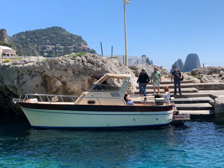 Noleggio barche Sorrento economico Jeranto 750