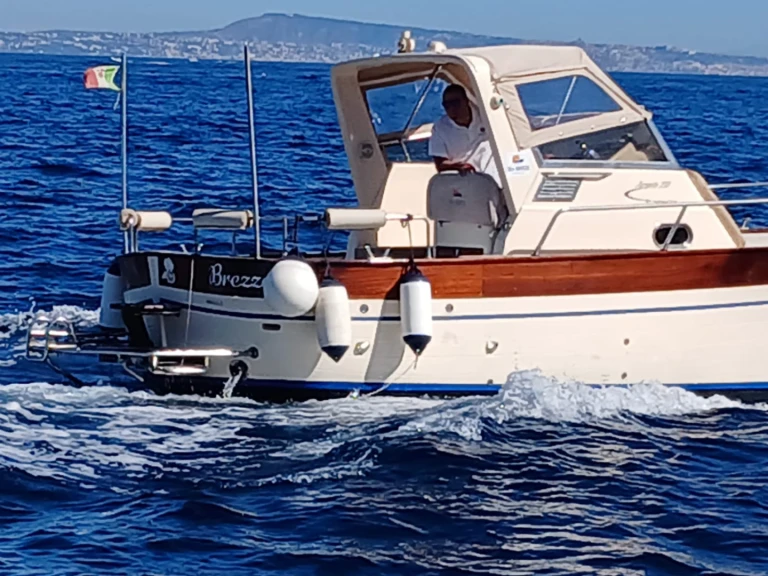 Noleggio barche Tecnonautica Jeranto 750 a Sorrento su Samboat