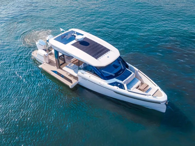 Noleggio barche Saxdor 400 GTO a Cogolin su Samboat