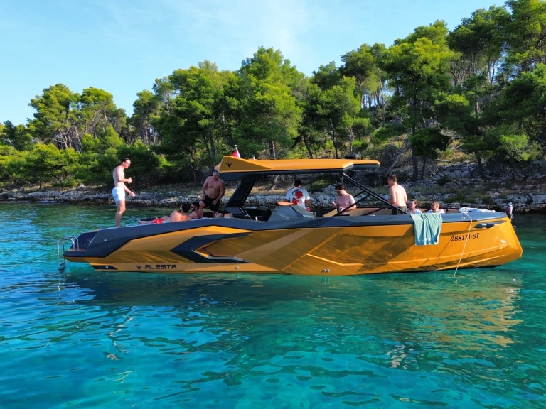 Noleggio Barca a motore a Spalato – Alesta Marine Raptor parasailing