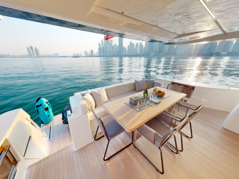 Noleggio a Dubai Marina – Ferretti Ferretti 780 su SamBoat