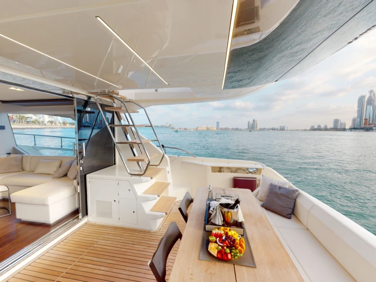 Noleggiare una Ferretti FERRETTI 670 a Dubai Marina