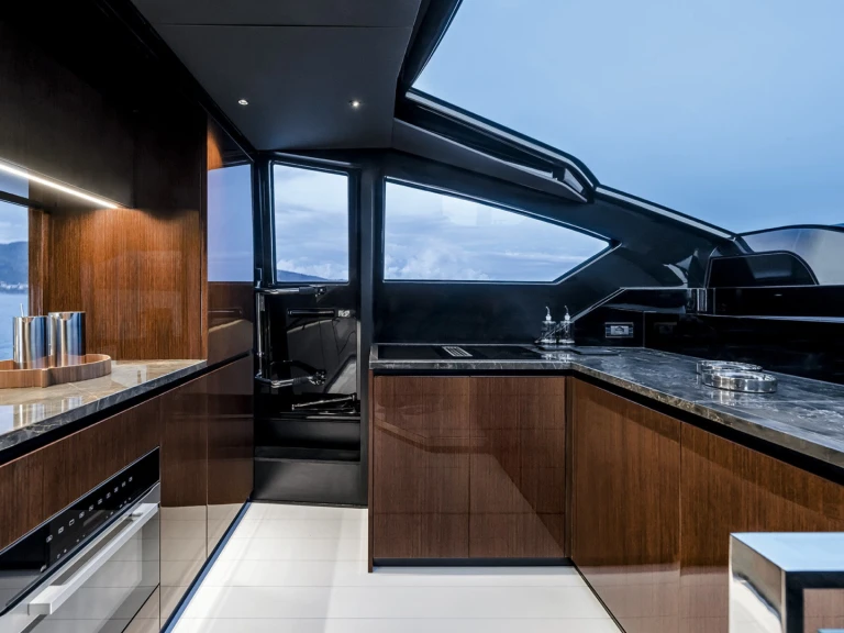 Yacht di lusso a noleggio a Dubai Marina al miglior prezzo